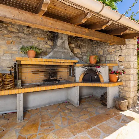 Ariadne Villa